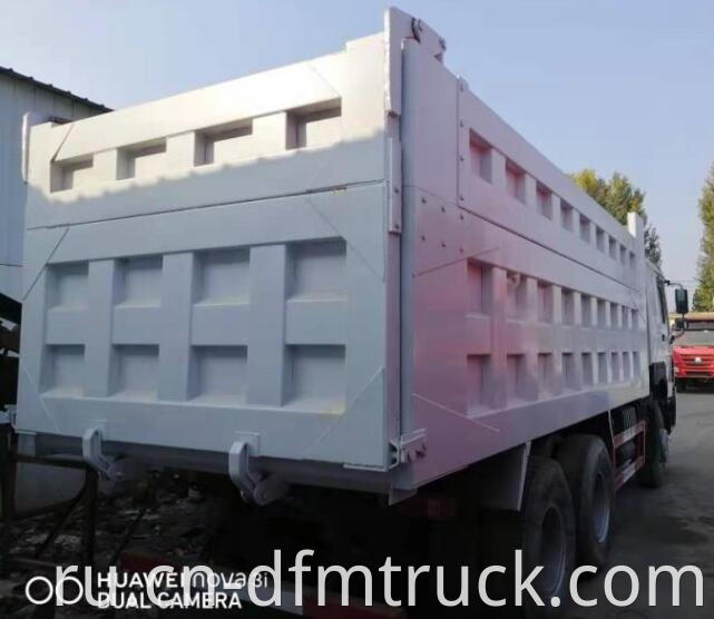 Used Dump Truck 2